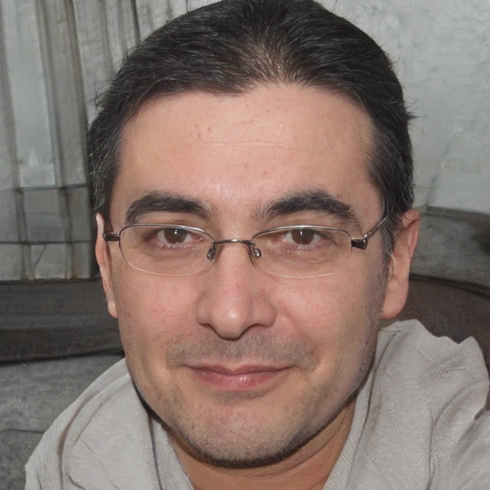 Retrato profesional de Alejandro Vega